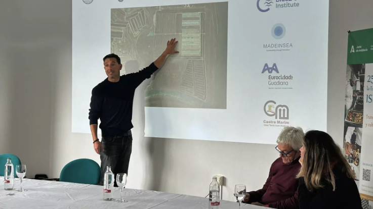 Científicos del Algarve explican a estudiantes de la Escuela de Hostelería de Islantilla el proyecto Sal C